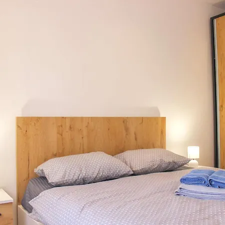 One Bedroom 1172 *
