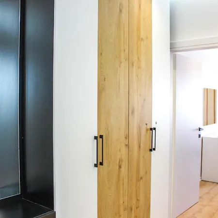 One Bedroom 1172 Apartment *