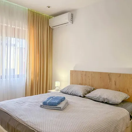 Apartment One Bedroom 1172 *