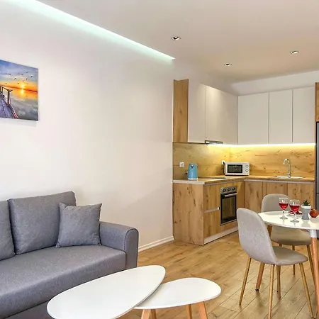 One Bedroom 1172 *